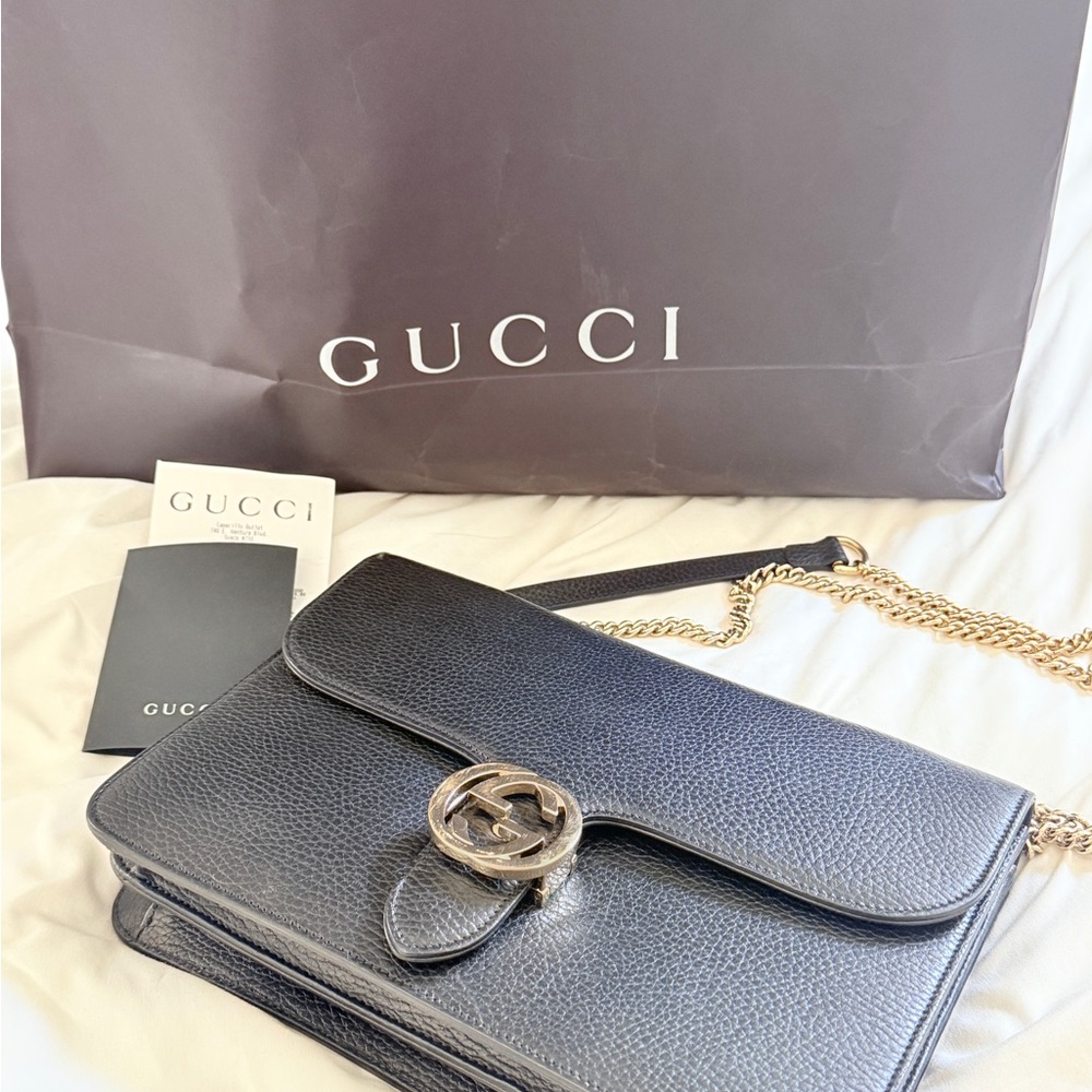 Gucci Black Leather Shoulder Bag with Gold Chain - Picture 2 of 5